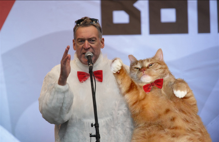 Art is in the condom costume, We are in the cat costume Мы тоже в костюме!
